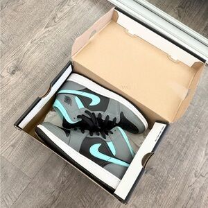 Jordan Air 1 Mid (GS) in Black and Gray